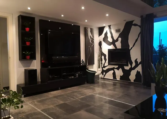 Fine Designed Flat 302